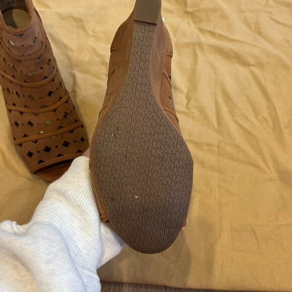 Michael Kors Wedges - Picture 3 of 4